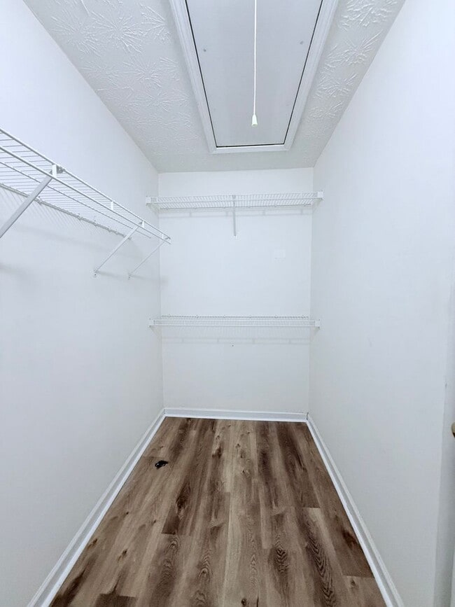 Building Photo - Ranch Style end unit townhome in great Gainesville location