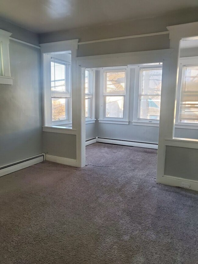 Building Photo - 155 Shaw St