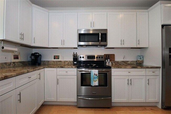 Building Photo - 364 Bellevue Ave