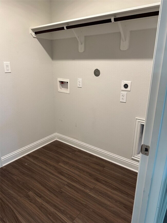 Building Photo - 4201 Chadwick Rd