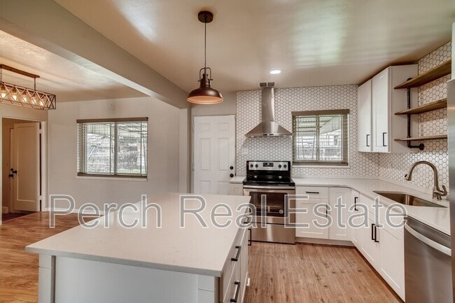 Primary Photo - 1281 Quentin St