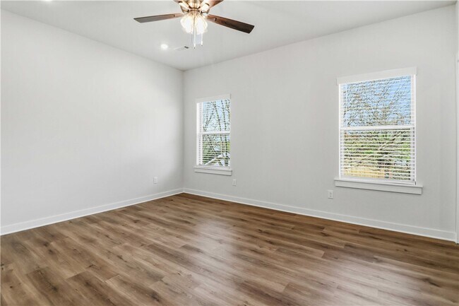 Building Photo - 3406 SE K St