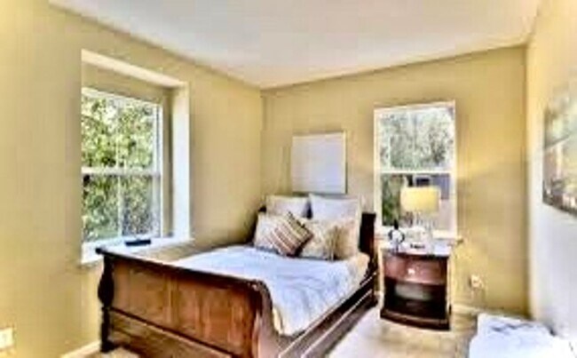 Building Photo - Freshly Painted Interior for this Single F...