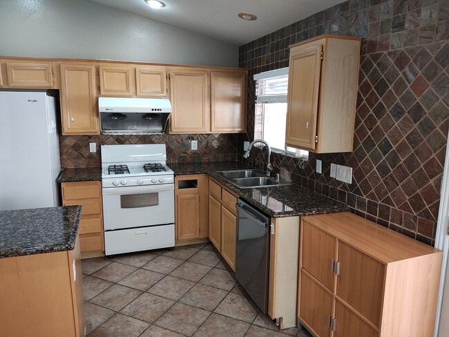 Building Photo - Upgraded Single Story house for rent