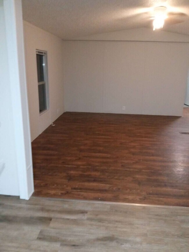 Building Photo - 3000 Poplar St