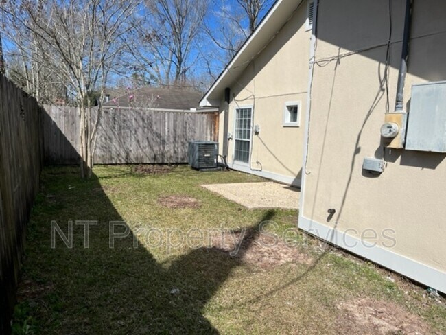 Building Photo - 16530 La Louisiane Ct