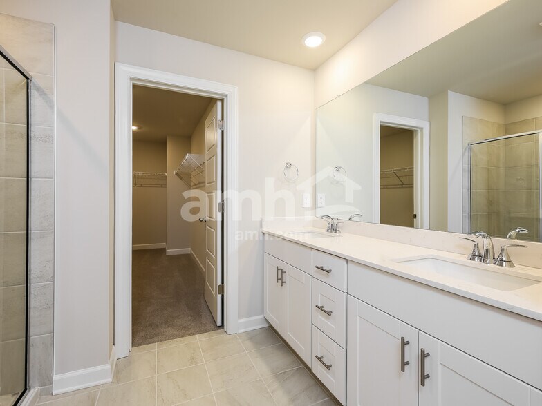 Building Photo - 782 Treeline Rd