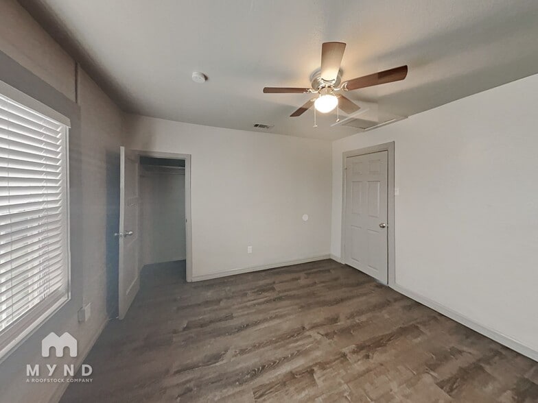 Building Photo - 320 N Main St