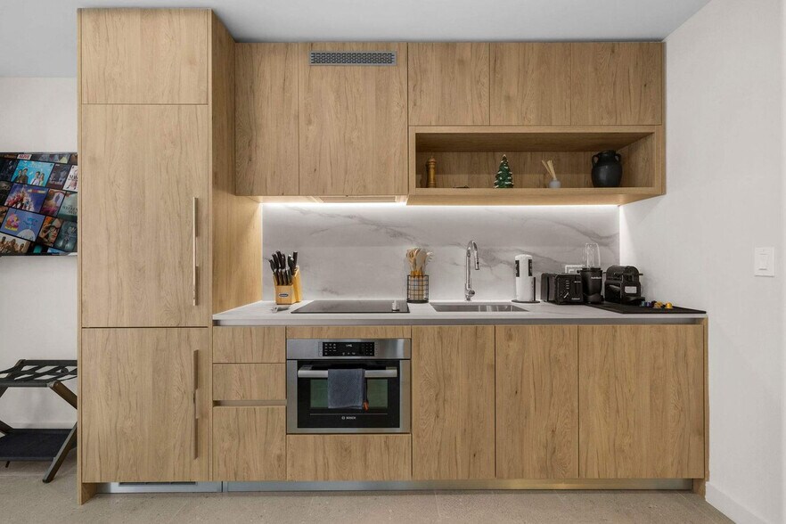 Building Photo - 11 NE 6th St