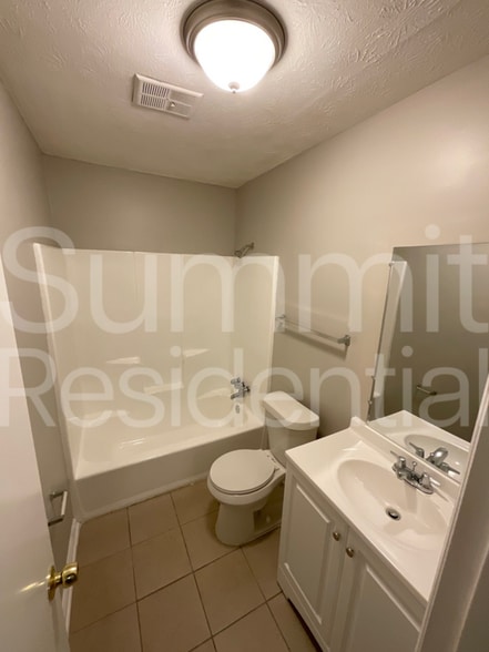 Building Photo - 5950 Stonewall Dr