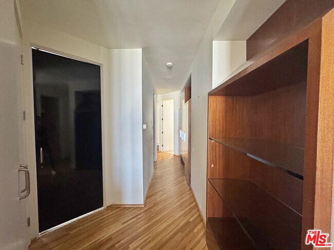 Building Photo - 3505 Ocean Front Walk
