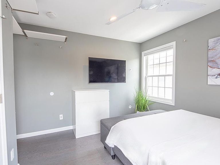 Building Photo - 201 Catherine St