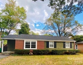 Building Photo - 5027 Baylor Dr