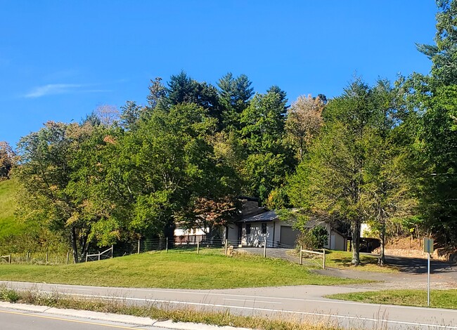 Building Photo - 12735 US-221