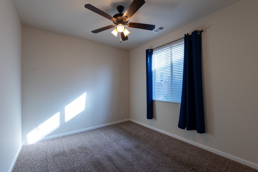 Building Photo - 3083 N Stanley Ave