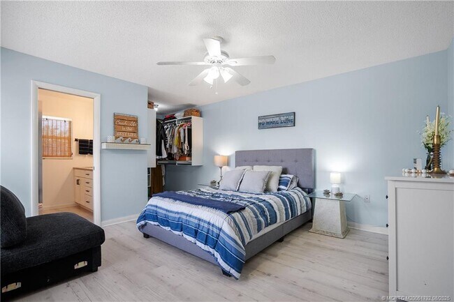 Building Photo - 3273 SW Sunset Trace Cir