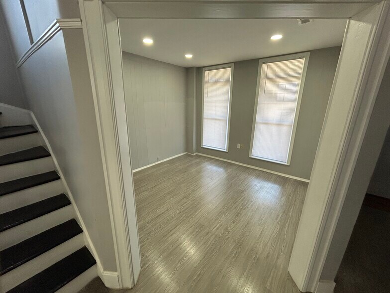 Building Photo - 516 Woodbourne Ave