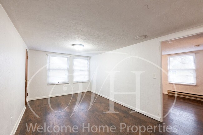 Building Photo - 310 SE 6th St