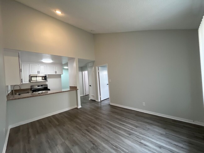 Interior Photo - 311 South New Hampshire Avenue