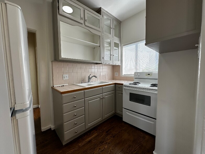 Building Photo - 2215 Carroll St