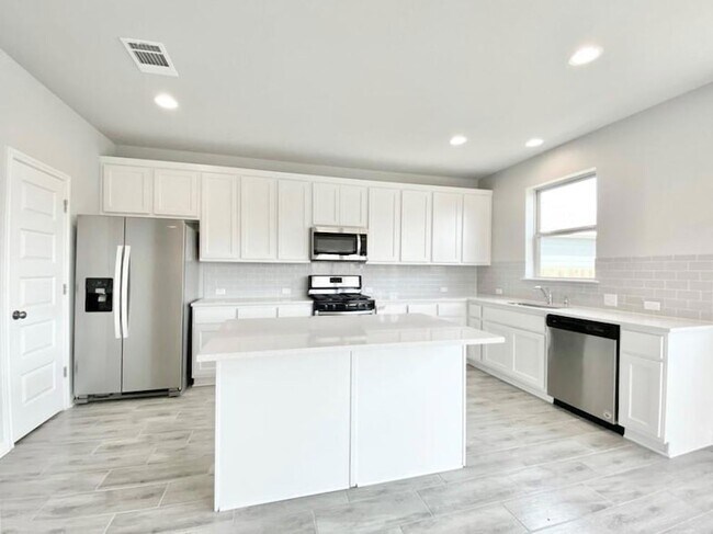 Building Photo - 2525 Pecan Island Dr