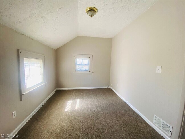 Building Photo - 748 Merton Ave