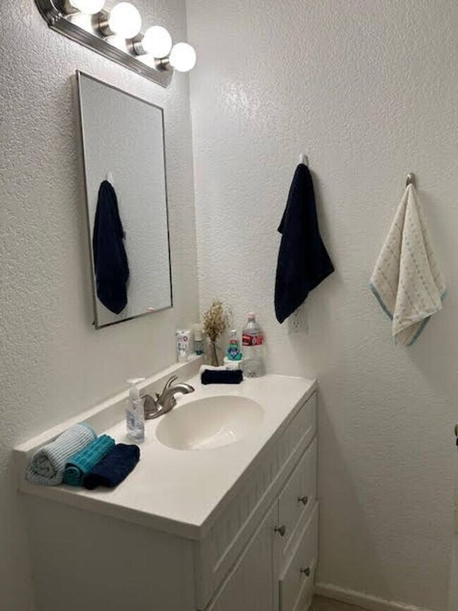 Building Photo - CASTLE VIEW