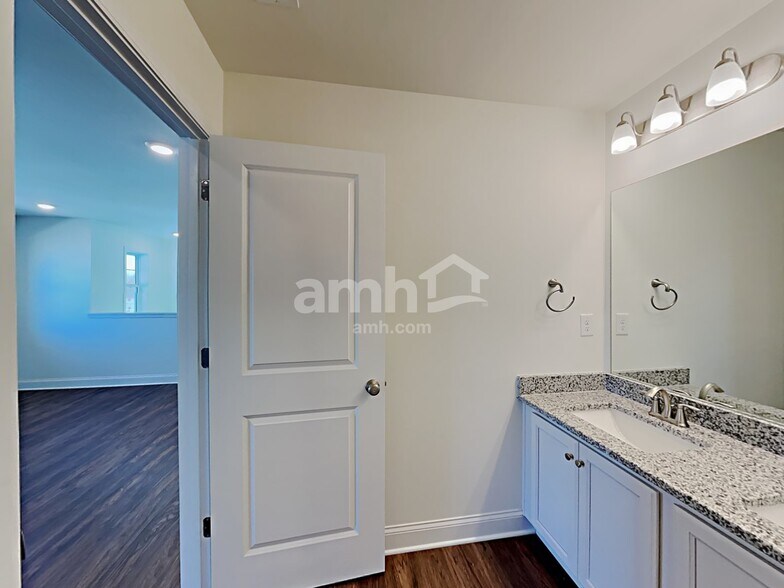 Building Photo - 7069 Creeksong Dr