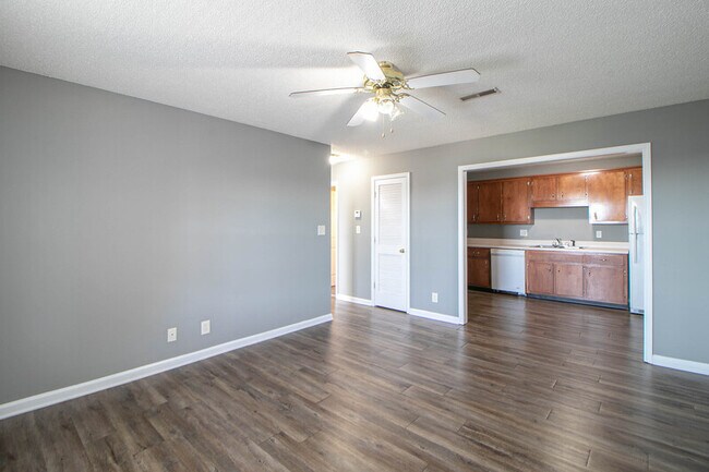 Building Photo - 145 Darlene Dr