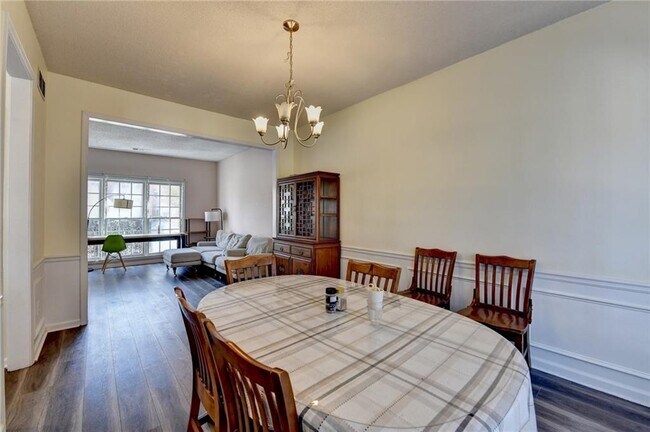 Building Photo - 435 Leasingham Way