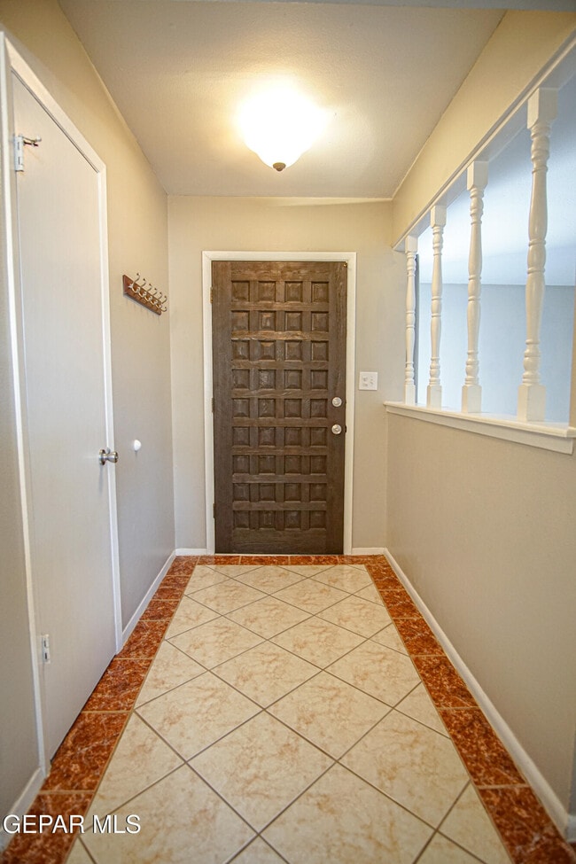 Building Photo - 5125 Round Rock Dr