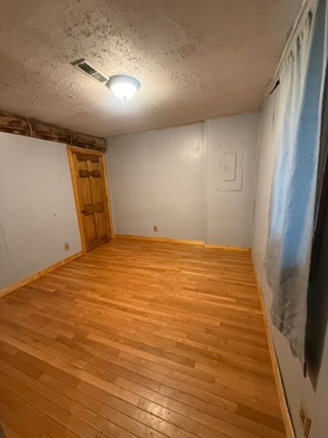 Building Photo - Spacious Pet-Friendly Home with Fireplace, Garage & Huge Deck Near Fairbanks