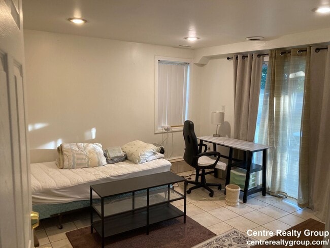 Building Photo - Amazing value two bedroom in Brookline