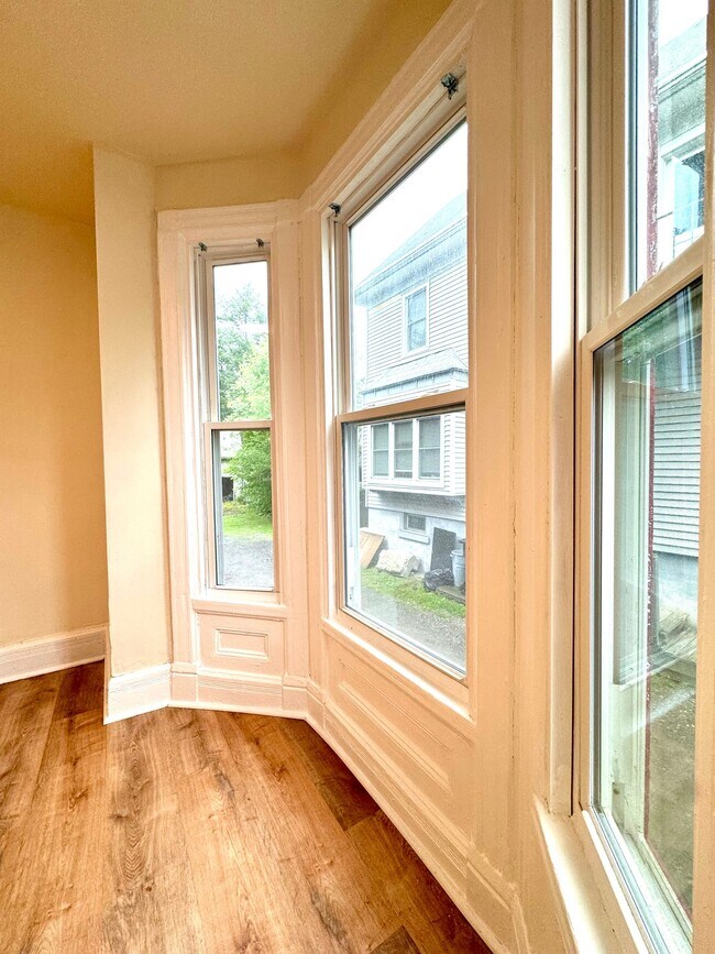 Building Photo - 77 Marshall St