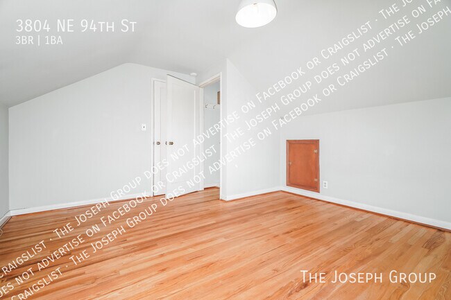 Building Photo - 3804 NE 94th St