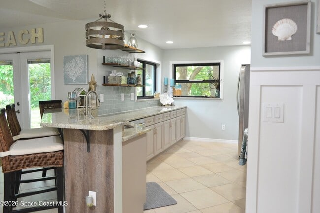 Building Photo - 6845 Angeles Rd