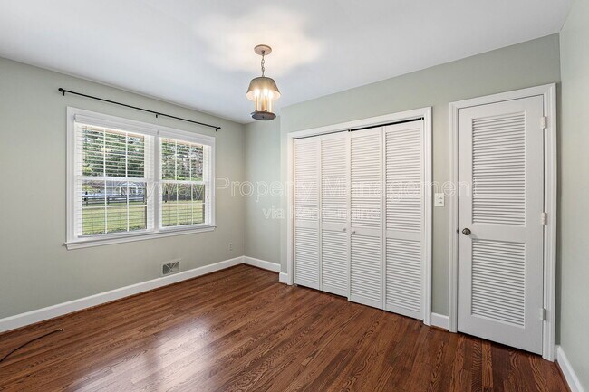 Building Photo - 1529 Dibble Rd S W