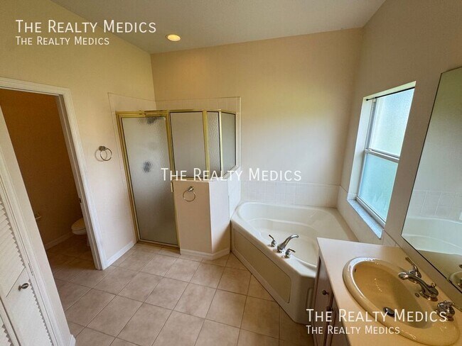 Building Photo - 202 Nova Ave