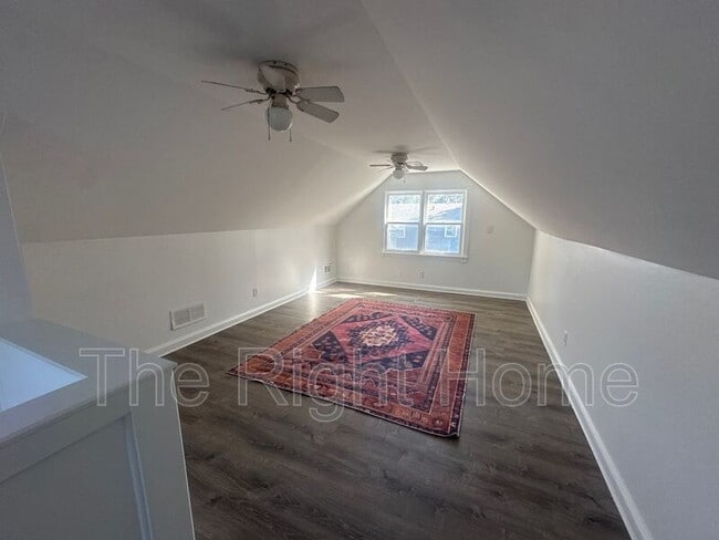 Building Photo - 5417 S 49th St
