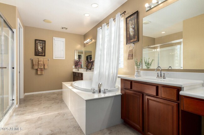 Building Photo - 6820 S 42nd Ln