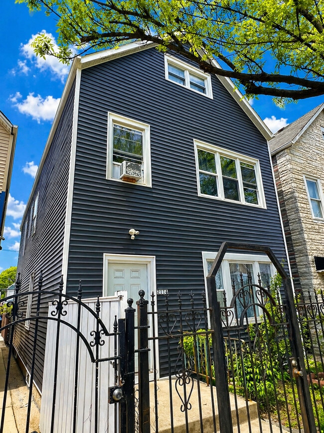 Building Photo - 2114 W 51st St