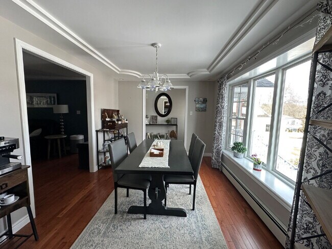 Building Photo - Executive-Style 3BR Single-Family Home on Quiet Dead-End Street – South Portland