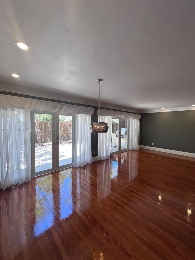 Building Photo - 7510 SW 58th Ave