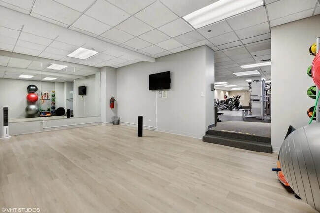 Building Photo - 910 S Michigan Ave