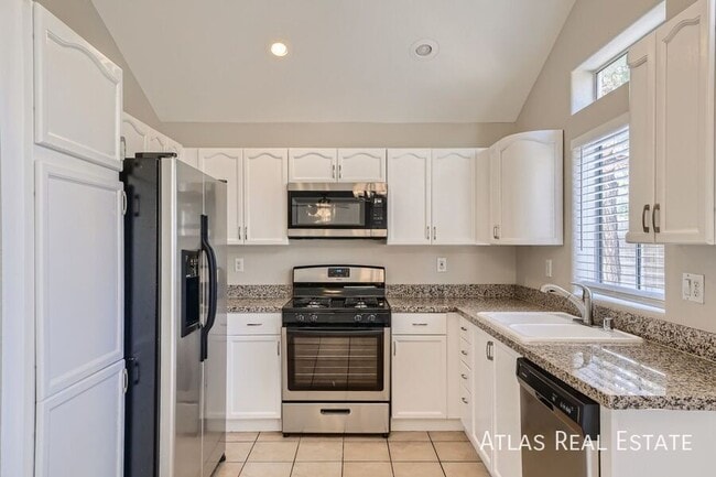 Building Photo - 7875 Constantinople Ave