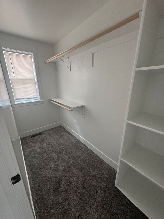 Building Photo - Bright & Modern Annafeld Townhome Living