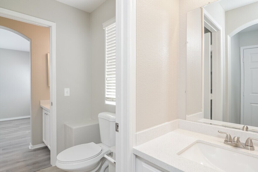 Building Photo - 1006 Grand Cerritos Ave