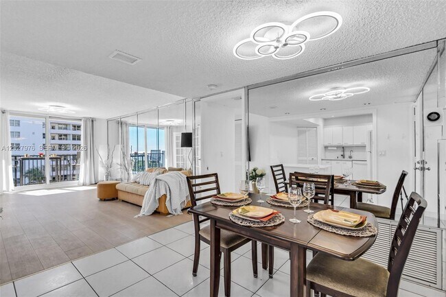 Building Photo - 9273 Collins Ave