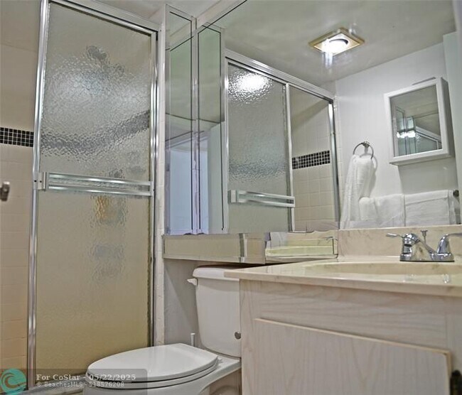 Building Photo - 525 N Ocean Blvd