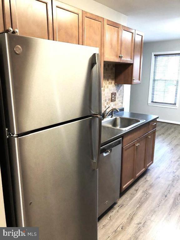 Building Photo - 8323 Stationhouse Ct